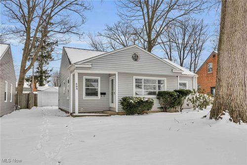 595 Oakmoor Rd, Bay Village, OH, 44140-2526 | Card Image