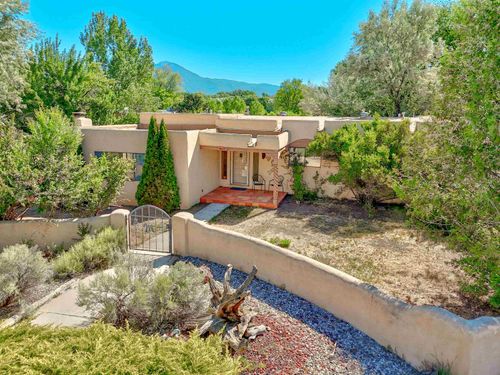 225 Victor Ct, Taos, NM, 87571-4397 | Card Image