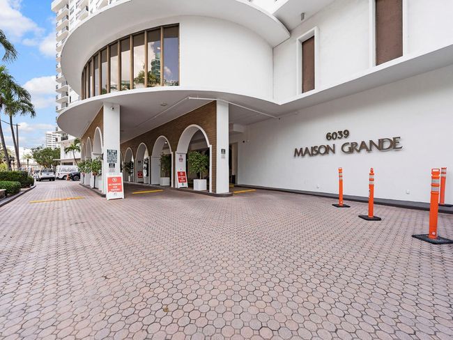 APT-1015 - 6039 Collins Ave, Condo with 1 bedrooms, 2 bathrooms and null parking in Miami Beach FL | Image 56