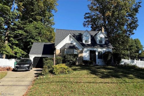 7488 Southwood Dr, Mentor, OH, 44060-6110 | Card Image