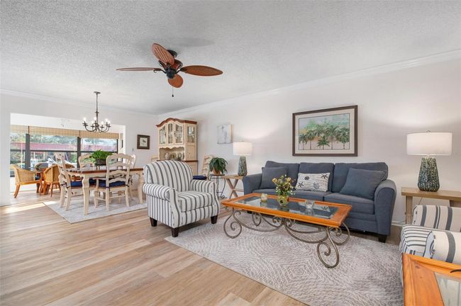 Spacious living room | Image 5