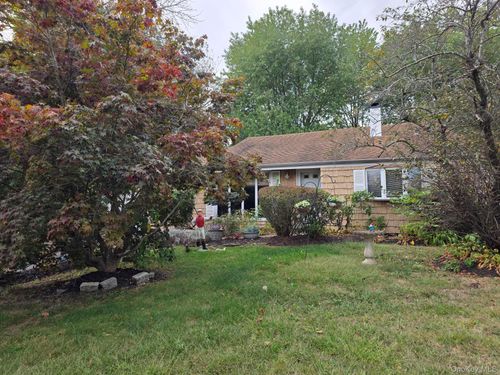 3106 Devon Ave, Medford, NY, 11763-1747 | Card Image