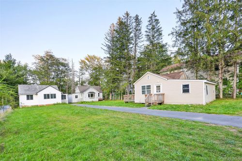 24 Edgewood Pl, South Fallsburg, NY, 12779-5209 | Card Image