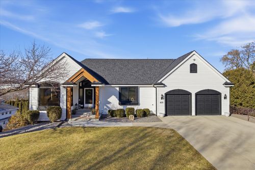 635 W Pierre Ln, Port Washington, WI, 53074-1531 | Card Image
