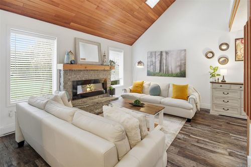 864 Woodsview Pl, Brentwood Bay, BC, V8M1A7 | Card Image