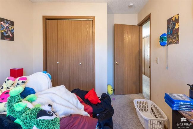 2556 Candlecrest Cir, Condo with 5 bedrooms, 3 bathrooms and null parking in Manhattan KS | Image 13