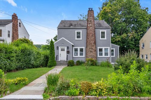 42 Stratford Rd, Scarsdale, NY, 10583-4935 | Card Image
