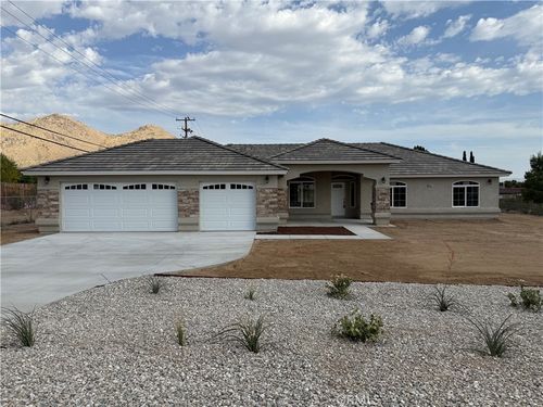 19375 Corwin Rd, Apple Valley, CA, 92307-1519 | Card Image