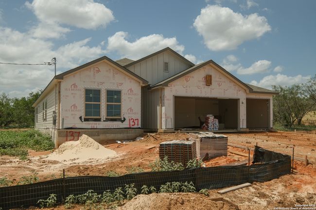137 Cheyenne Dr, House other with 4 bedrooms, 3 bathrooms and null parking in Floresville TX | Image 30