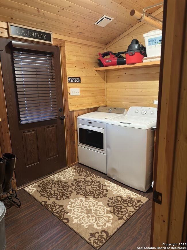 527 Sd 74100, Home with 3 bedrooms, 3 bathrooms and null parking in Rocksprings TX | Image 27