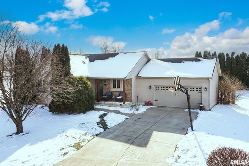 212 E Garfield St, Minier, IL, 61759-7541 | Card Image