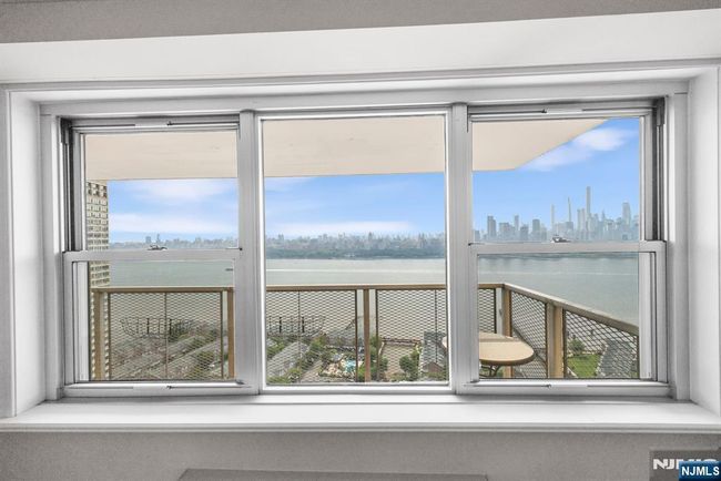 6600 Kennedy Blvd E, House attached with 4 bedrooms, 3 bathrooms and null parking in West New York NJ | Image 12