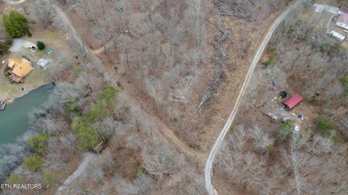 2 Tresa St, Crossville, TN, 38572-1241 | Card Image