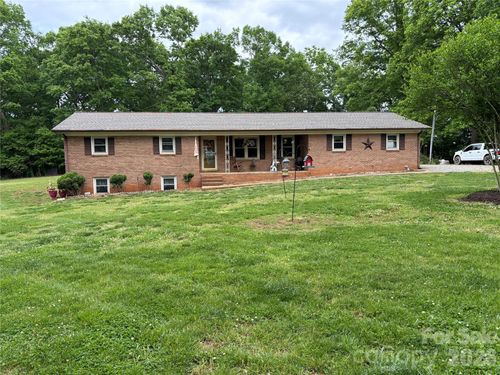 74 Miranda Dr, Taylorsville, NC, 28681-3682 | Card Image