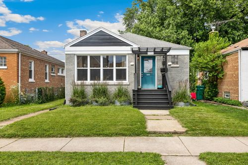 9356 S Richmond Ave, Evergreen Park, IL, 60805-2422 | Card Image