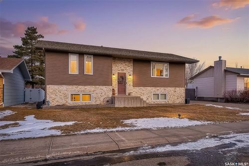 10 Edelweiss Crescent, Moose Jaw, SK, S6J1E5 | Card Image