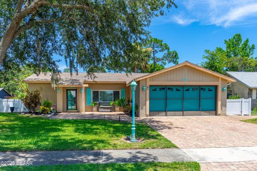 140 Village Ln, Daytona Beach, FL, 32119-2387 | Card Image
