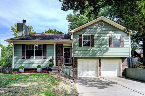 2120 Se 5th St, Lee's Summit, MO, 64063-5121 | Card Image