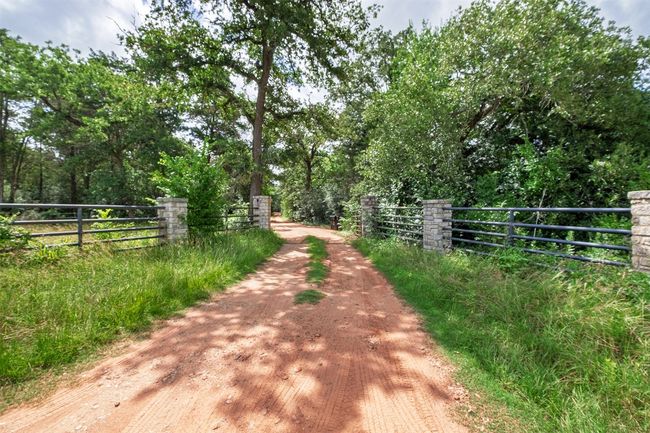 View of gated entry | Image 15