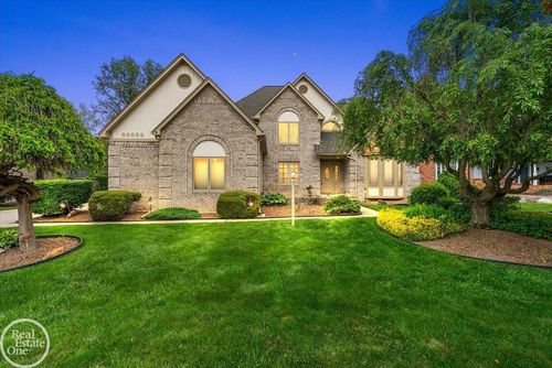 56688 Portsmouth Dr, Shelby Township, MI, 48316-4840 | Card Image