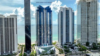 4208 - 17121 Collins Ave, Condo with 4 bedrooms, 4 bathrooms and null parking in Sunny Isles Beach FL | Image 1