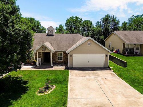 2210 E Sycamore St, Tonganoxie, KS, 66086-8301 | Card Image