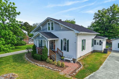 105 Roberts St, Livingston, TN, 38570-2017 | Card Image