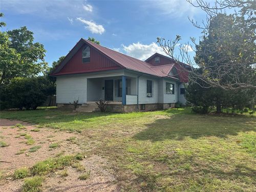 911 F St, Snyder, OK, 73566-2241 | Card Image