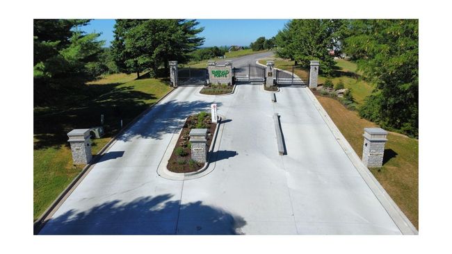 Entrance Emerald Pointe | Image 4