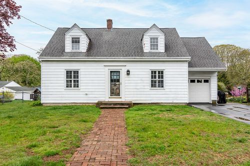 16 Sunset Ave, South Kingstown, RI, 02879-4125 | Card Image