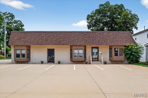 638 N Main St, Columbia, IL, 62236-1438 | Card Image