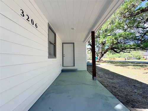 3206 Avenue K, Bay City, TX, 77414-7302 | Card Image