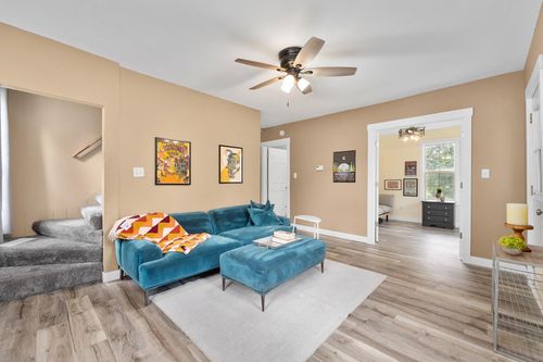637 Lake St, Eau Claire, WI, 54703-5440 | Card Image