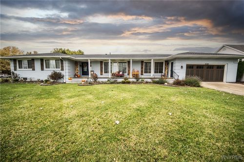 9250 Greiner Rd, Clarence, NY, 14031-1209 | Card Image