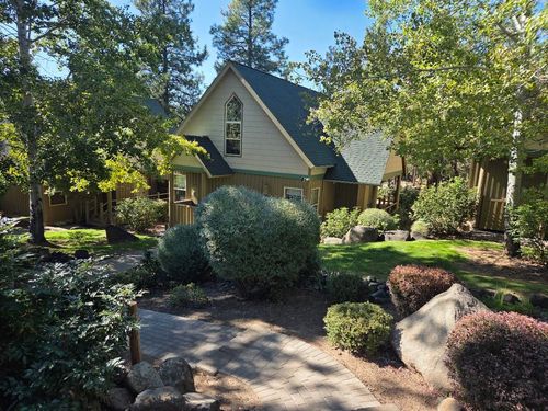 4673 Marsh Hawk Dr, Klamath Falls, OR, 97601-8650 | Card Image