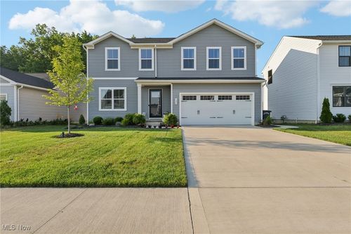 135 Wildflower Dr, Elyria, OH, 44035-7801 | Card Image