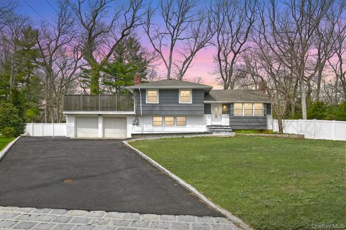 5 Shadywood Ct, Huntington, NY, 11743-5246 | Card Image