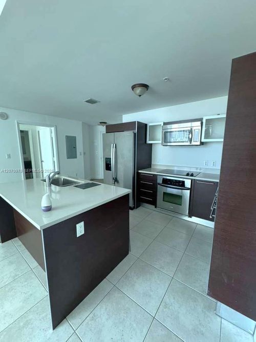 1807-1900 N Bayshore Dr, Miami, FL, 33132-3009 | Card Image