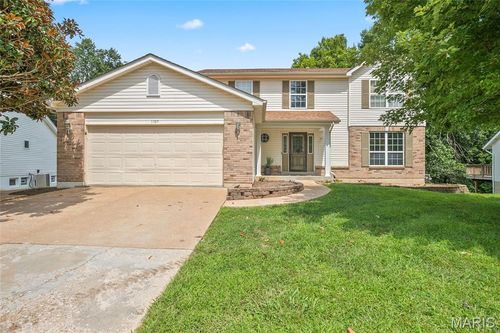 1107 Winter Park Dr, Fenton, MO, 63026-5694 | Card Image