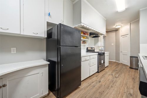 b-201 W 31st Street, Austin, TX, 78705 | Card Image