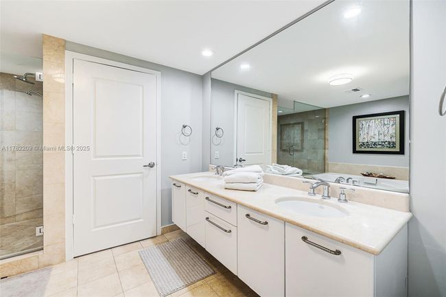 APT-1202 - 3101 S Ocean Dr, Condo with 3 bedrooms, 3 bathrooms and null parking in Hollywood FL | Image 25