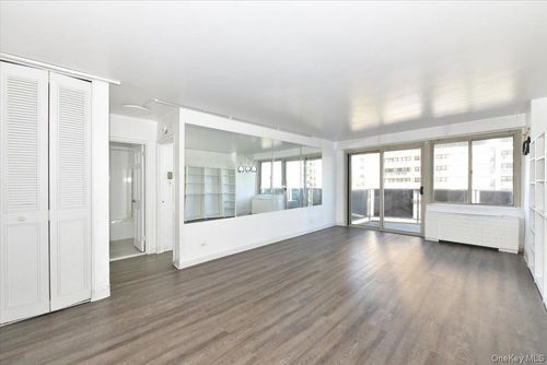 apt-4l-18-15 215th St, Bayside, NY, 11360-2132 | Card Image