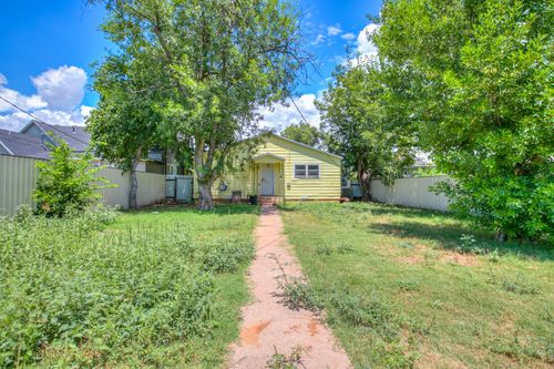 807 N 9th St, Ballinger, TX, 76821-3713 | Card Image