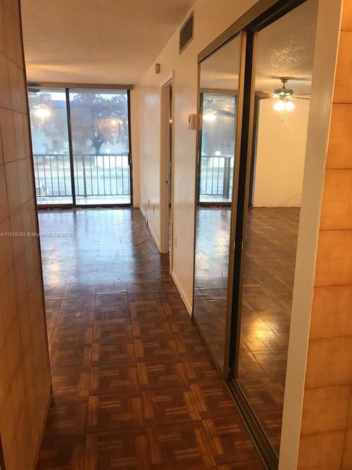 apt-201-16751 Ne 9th Ave, North Miami Beach, FL, 33162-2531 | Card Image