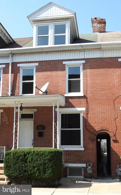 Poplar St, York, PA 17404