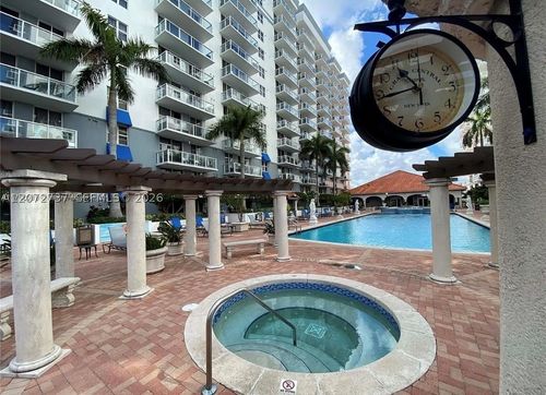 512-5085 Nw 7th St, Miami, FL, 33126-3453 | Card Image