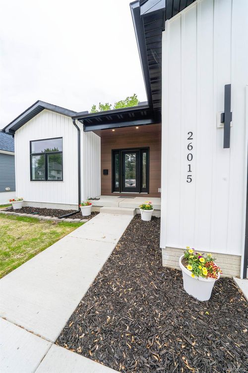 26015 E Huron River Dr, Flat Rock, MI, 48134-1498 | Card Image