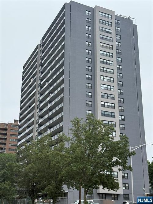 285 Aycrigg Ave, Passaic, NJ, 07055-3737 | Card Image