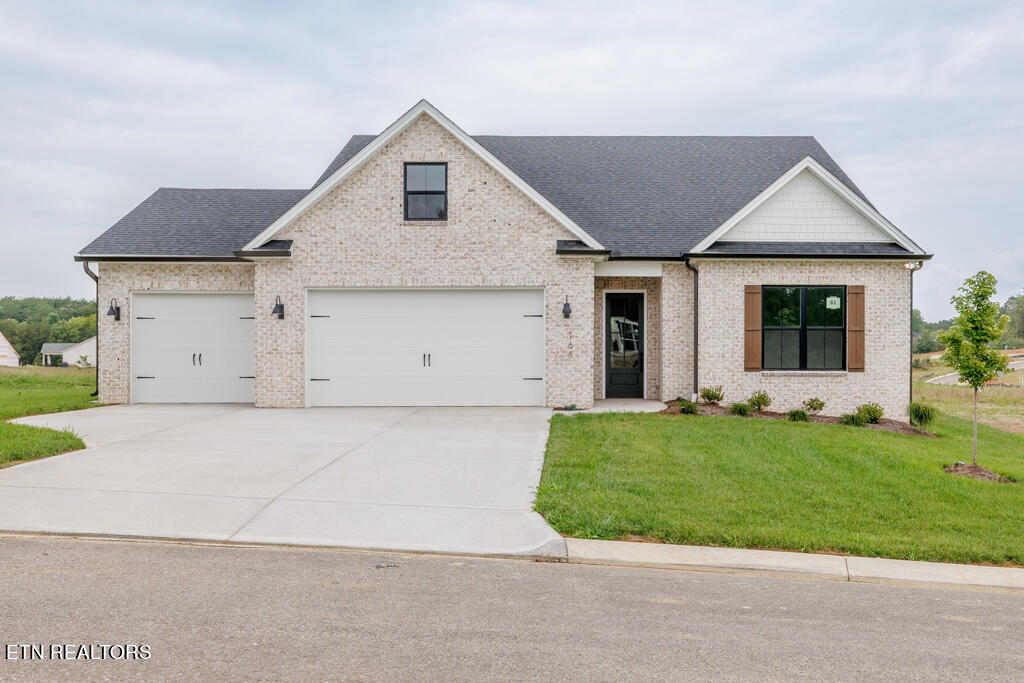 Clover Cir, Lenoir City, TN 37772