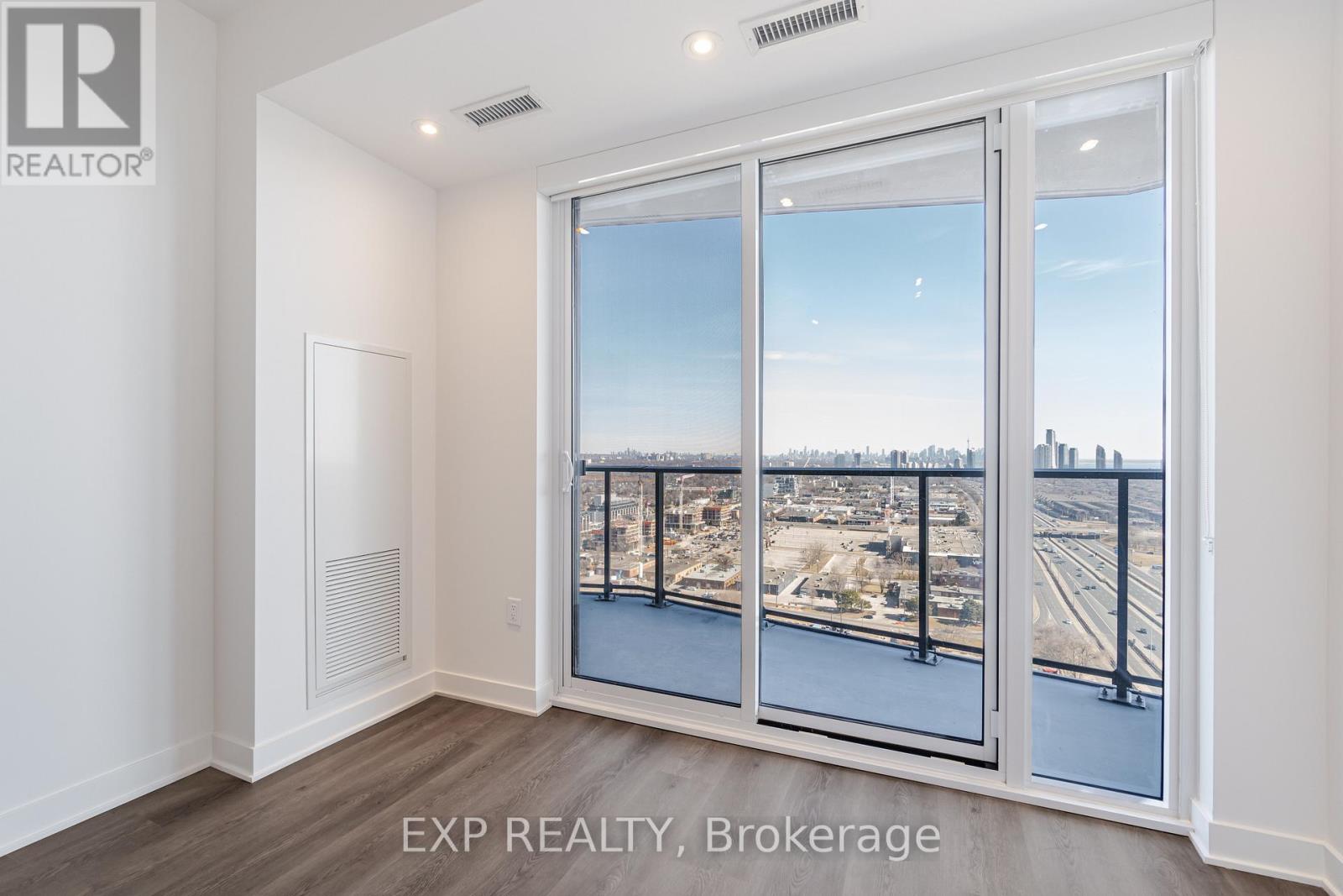 Residential Lease in Toronto (Islington-City Centre West) 5